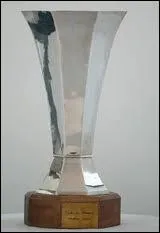 A quelle comptition ce trophe appartient-il ?