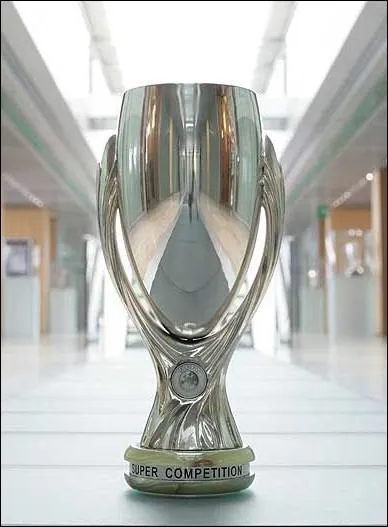 A quelle comptition ce trophe appartient-il ?