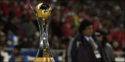 A quelle comptition ce trophe appartient-il ?