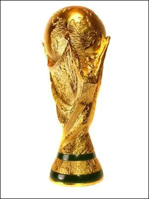 A quelle comptition ce trophe appartient-il ?