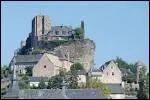 Les ruines du chteau fodal de Turenne sont perches sur un promontoire dominant la valle de la Dordogne et offrant une vue sur les monts du Cantal. O est-il ?