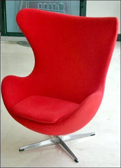 Quel designer danois a cr cette  chaise Oeuf  en 1958 ?