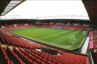 Quel est le nom du stade de Liverpool ?