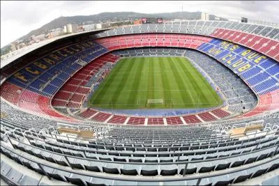 Quel est le nom du stade de Barcelone ?