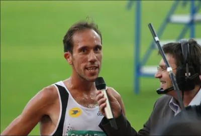 Sur quelle distance l'athlte Yohann Diniz a-t-il battu le record de France le 18 mars ?