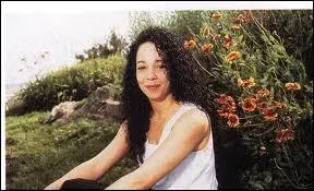 De quelle clbrit est-elle la soeur ?