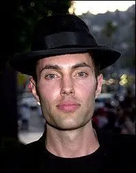 De quelle clbrit est-il le frre ?