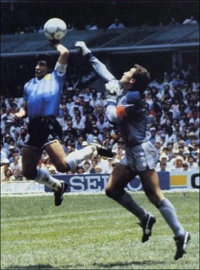 Que vous rappelle cette image de football ?