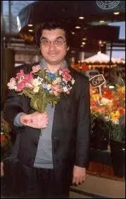 ''Je t'aime le lundi / Je t'aime le mardi / Je t'aime le mercredi / Et les autres jours aussi / Je t'aime en janvier / Février, mars, avril / Je t'aimerai toujours mon amour fragile''