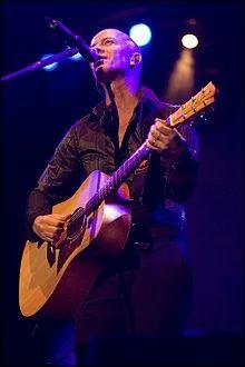 En 1984, Laura Branigan avait repris cette chanson du chanteur italien Raf.