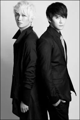 A quel label appartient le groupe TRAX ?