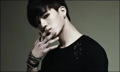 Qui est chanteur et rappeur, n le 10 mars 1993 ?