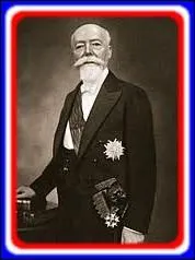   Un homme n'est grand que s'il a vu la mort de prs et l'a regard en face, froide et impassible.  