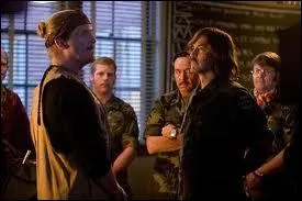 Dans ce film, Les chvres du Pentagone, qui porte un chignon (et de temps  autre relche ses cheveux ou en fait une natte) ?