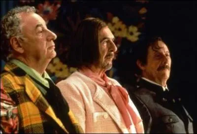 Qui, au centre de la photo, porte cette ravissante coupe au carr, dans la dlicieuse comdie Les grands-ducs ?