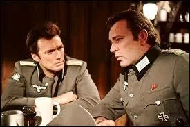 Le lieutenant nazi Schaffer (Clint) et le major britannique Smith (Richard Burton) s'opposent en 1944...