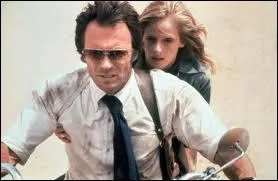 Dans quel film de 1977 est-il charg d'escorter une prostitue pour qu'elle tmoigne dans un procs ?