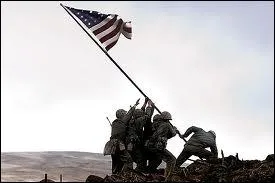 Quel film ralis par Clint Eastwood en 2006 rend un hommage critique  l'hrosme des soldats de la Seconde Guerre mondiale ?