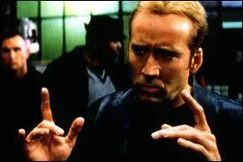 En 2000, il joue dans le remake de  La grande casse , et joue aux cots de Angelina Jolie. Quel est ce film ?