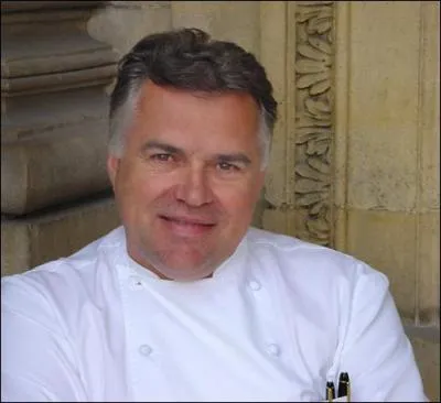 Des Grands Chefs. Ce grand chef possde un restaurent  son nom dans le 8 me arrondissement de Paris.