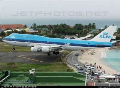 A quelle vitesse en moyenne atterrit un avion de ligne ?