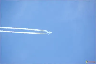 Quelle est l'altitude de vol moyenne d'un avion  long-courrier  ?