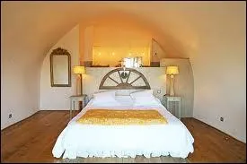 Alcve : renfoncement amnag dans un mur.