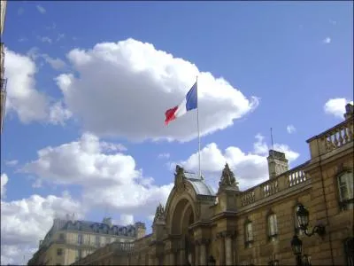 Qui a t le (la) premier(e) candidat(e)  dposer les 500 parrainages d'lus ncessaires pour se prsenter  l'lection prsidentielle ?