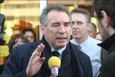 Pour quel ministre Franois Bayrou a-t-il propos un statut spcifique, nomm directement par le Parlement ?