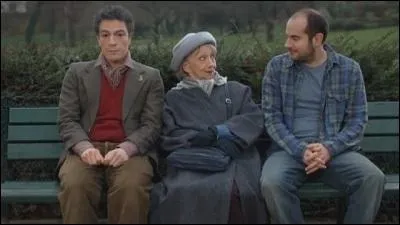 Dans l'pisode  Bref, je suis vieille  avec qui est-elle tout le temps ?