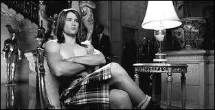 Pour quelle marque de whisky cet homme en kilt fait-il de la publicit ?