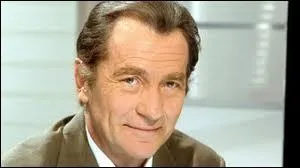 Comment s'appelle ce prsentateur ?