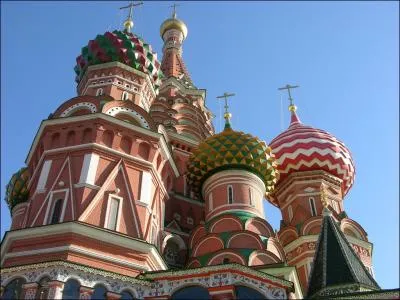 La ... ... ... . tait vide, devant moi marchait Nathalie. Il avait un joli nom mon guide, Nathalie !