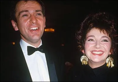 Kate Bush avait interprété en duo avec Peter Gabriel ''Don't Give Up'' que l'on peut traduire par...