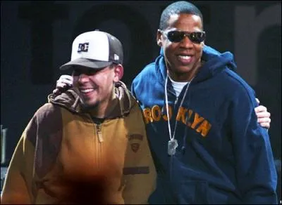 Quel rappeur et quel groupe ont collaboré et mêlé leurs chansons ''Numb / Encore'' ?