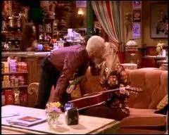 Pourquoi Phoebe embrasse-t-elle Gunther dans la saison 4 ?