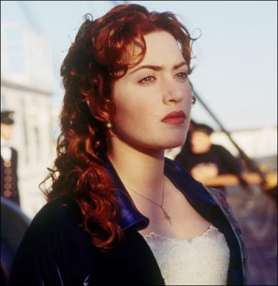 Vrai ou Faux ? Rose se retrouve  bord du canot de sauvetage, mais elle dcide de sauter et retourner sur le Titanic qui coule.