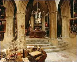 Pourquoi, dans le souvenir, Tom envoie-t-il une lettre au professeur Dippet ?