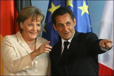 Vers quel espace tente de s'associer l'U.E. grace  un projet de coopration initi par Nicolas Sarkozy en 2007. (photo : Angela Merkel la chancellire allemande et Nicolas Sarkozy, prsident franais)