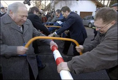 Comment nomme t-on la zone europenne o les frontires ont t supprimes ? (photo :'destruction' officielle en 2007 du poste douanier entre Eslarn en Allemagne et Pobezovice en Pologne)