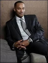 Quelle est l'origine du directeur Vance ?