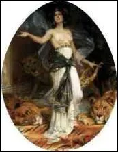 Fille d'Hlios et de Persis, je suis une Ocanide. Magicienne dote de pouvoirs extraordinaires, j'ai mtamorphos les compagnons d'Ulysse en pourceaux mais ne suis pas parvenue  changer Ulysse.