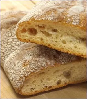 Pourquoi les gens n'aiment pas que le pain soit à l'envers sur la table ? 
D'abord, c'est un manque de respect pour la nourriture mais à l'origine, c'était le pain -----------------.