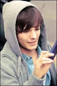 A quel ge a-t-il embrass une fille pour la premire fois ?