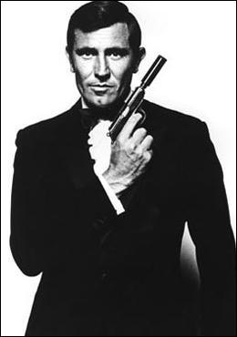 Quel acteur se cache derrire ce James Bond ?