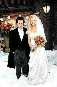 Qui conduit Phoebe à l'autel le jour de son mariage ?