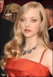 Comment s'appelle cette actrice qui a jou dans le  Chaperon rouge  ?