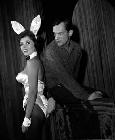 Les Bunnies (en photo Bunny Bonnie de Chicago avec Hefner) avaient-elles accs  la Mansion, l o vivait Hefner, et  quel titre ?