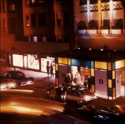 En quelle anne fut cr le Club Playboy (ici en photo), qui vit le jour  Chicago (btiment de 4 tages, bar au 1er, buffet et piano bar au 2me, bibliothque au 3e et musique et danse au 4e ?