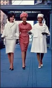 A l'poque, tre une  Bunny  (en photo, 3 des Bunnies d'alors, Kelly, Kitty et Bea, en costume de ville) tait ?